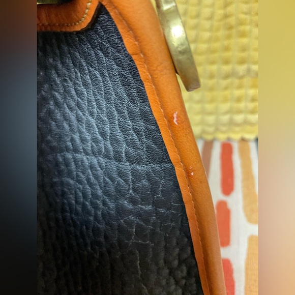 🚨SALE Vintage Dooney & Bourke Black/Tan Small Carpet/Handle Bag. PRICE FINAL - Picture 13 of 15